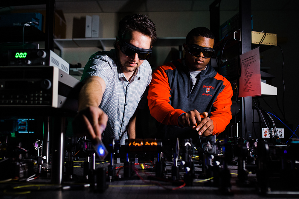 Andy Dawes and Kevin McGee '18 in the laser lab