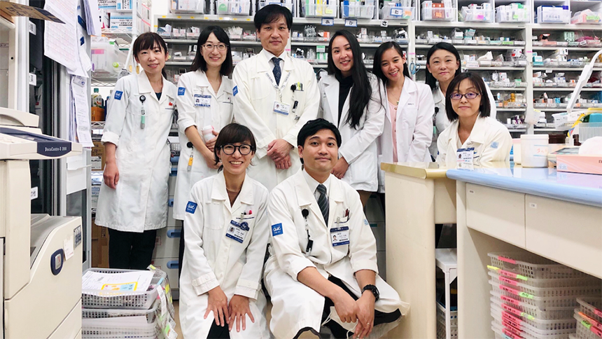 Pharmacy students on international rotations