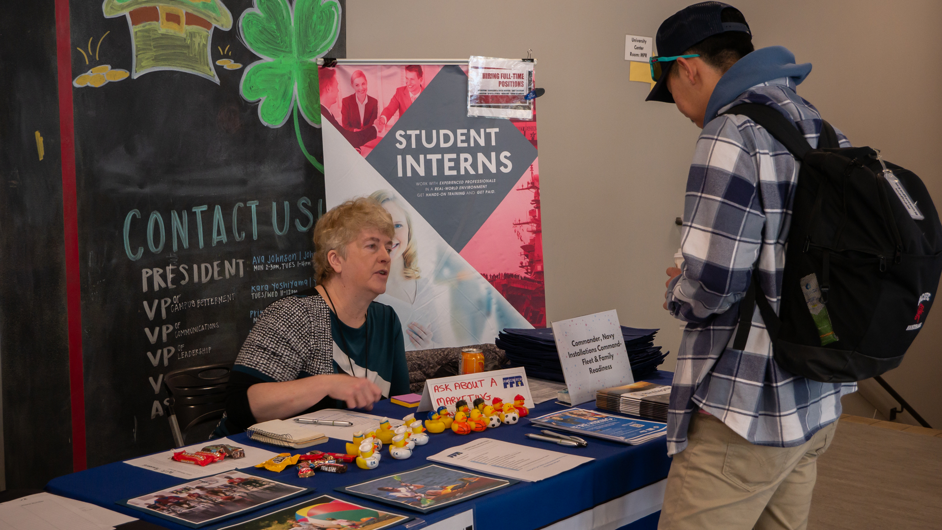 A student talks with a recruiter at a career advising event
