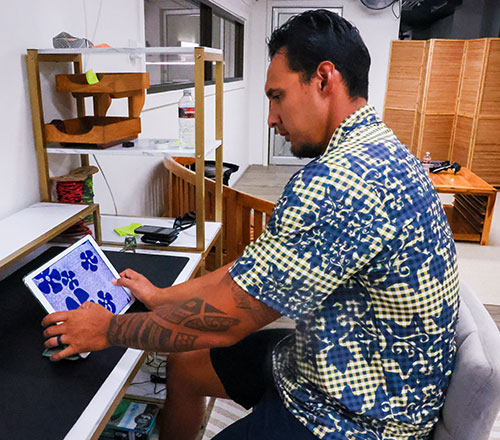 Lokahi Lunn '11 Designing At His iPad