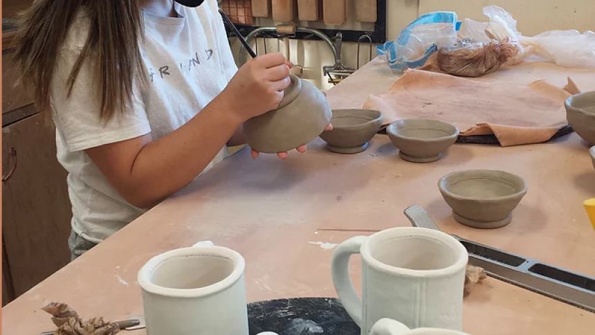 Ceramics students begin fundraiser for youth homeless charity. 