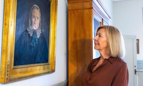 Tabitha Becker '84 Looking At Portrait Of Tabitha Brown