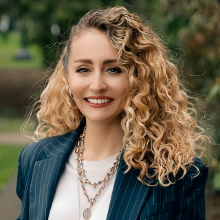 Lena Cavusoglu's headshot 