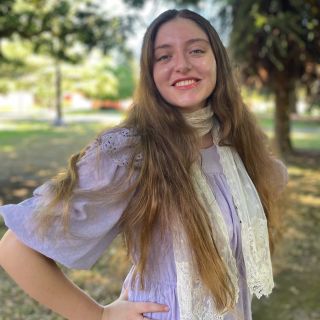 Photo of peer tutor Elle Griego