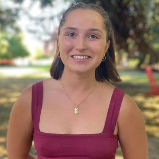 Photo of peer tutor Isabella McIver