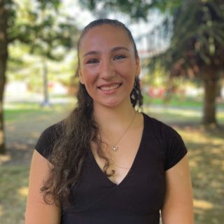 Photo of peer tutor Jessika Marine