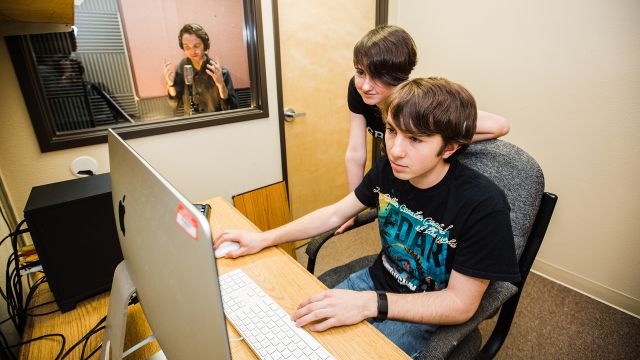students working together on computer