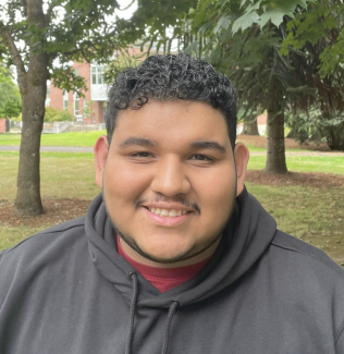 Photo of peer tutor Ramiro Perez Guillen