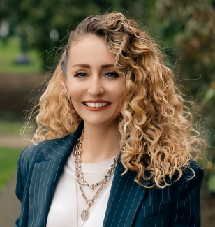 Lena Cavusoglu's headshot 