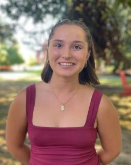 Photo of peer tutor Isabella McIver