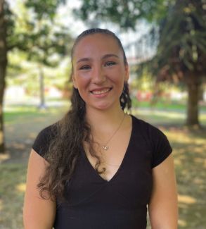 Photo of peer tutor Jessika Marine