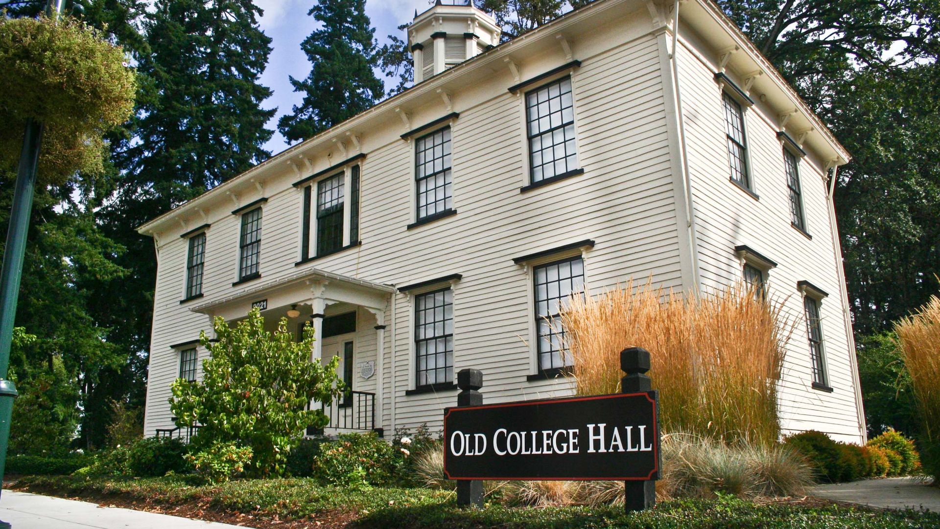 Photo of Old College Hall taken by Ali Grigar in 2017 of the front of Old College Hall.